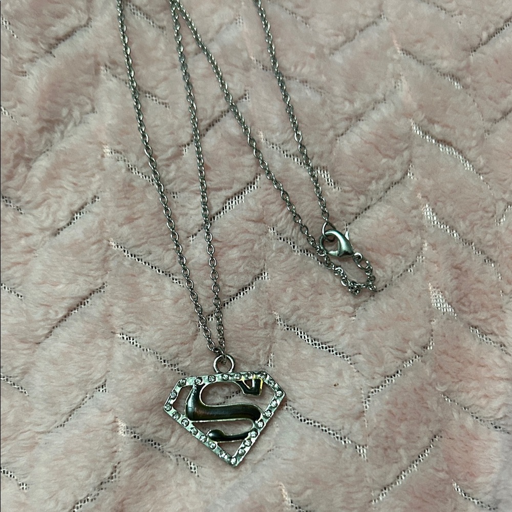 Superman mood changing necklace